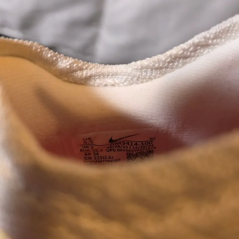 Nike Womens 5.5